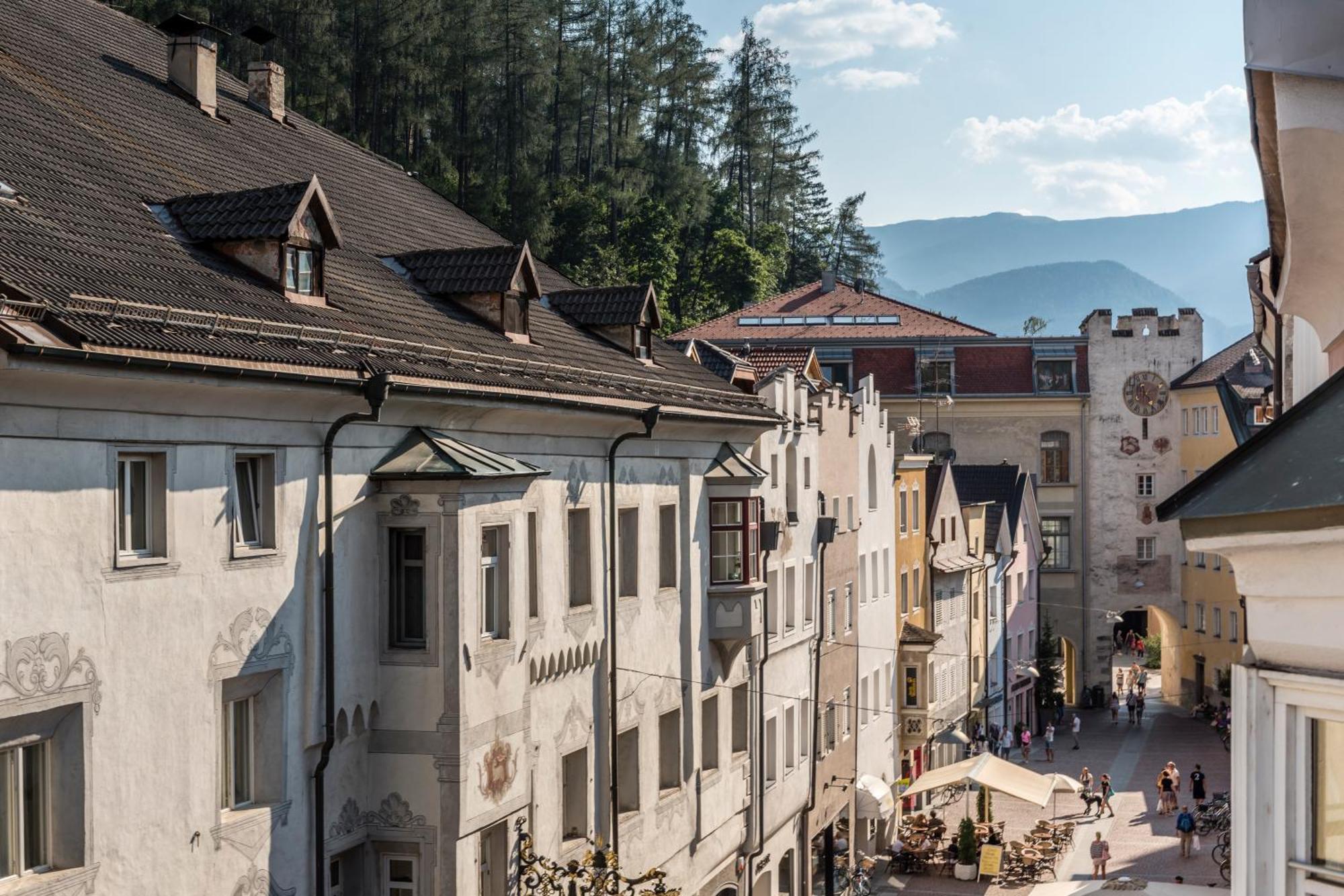 Hotel Post Alpine Cityflair Brunico Kültér fotó