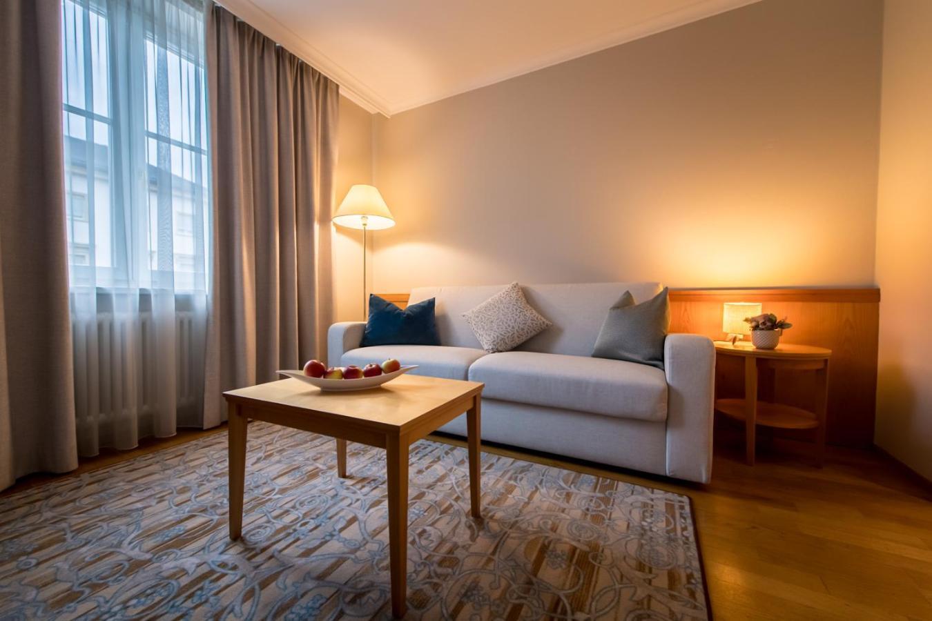 Hotel Post Alpine Cityflair Brunico Kültér fotó
